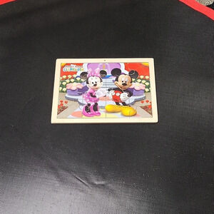 Mickie and Minnie wood frame puzzle.#2